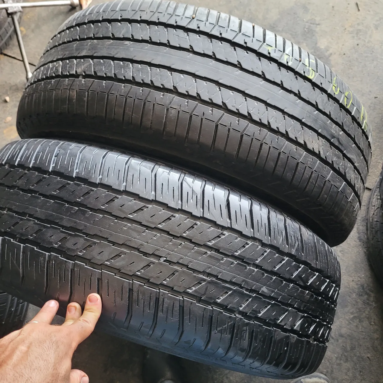 2 pneus 265/60/18 Bridgestone meia vida para camionete (500 em 3× no ct