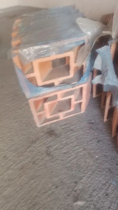 Tijolo vasado para construção64307165557634121