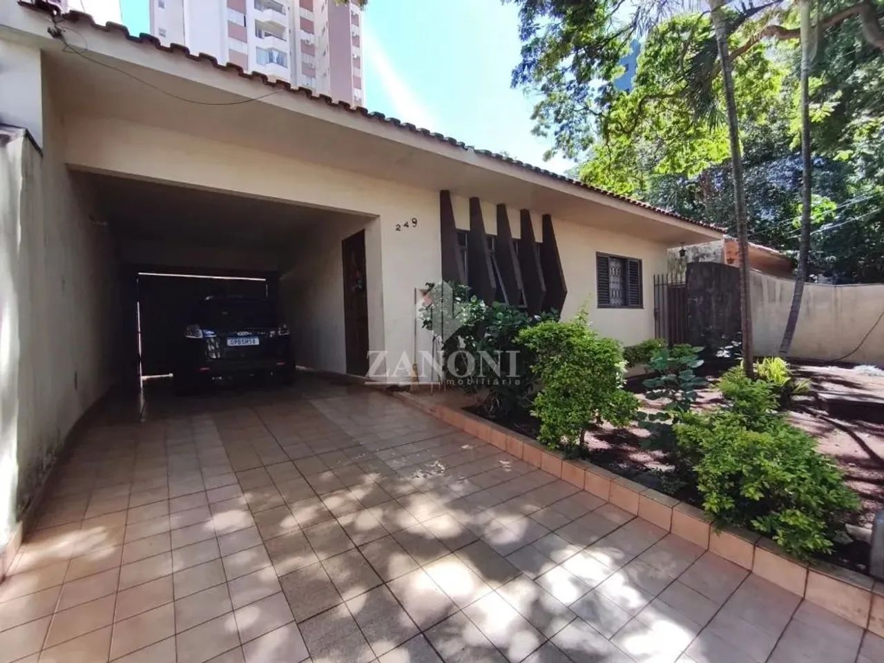 Casa Ampla com Edícula e Excelente Localização Zona 7 - Foto 2