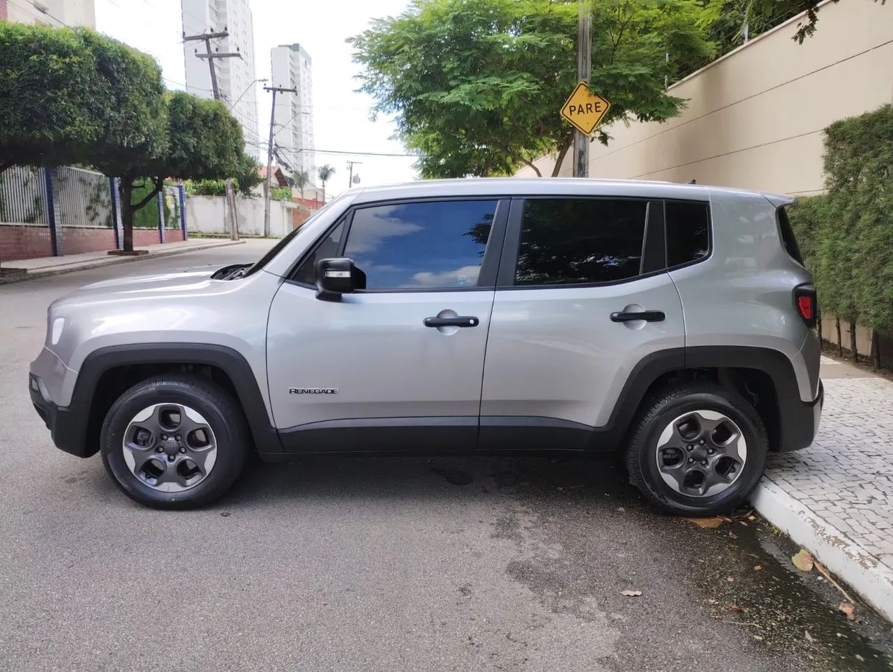 Jeep Renegade 2020 Sport 1.8 carro com apenas 40.000 km rodados - Foto 2