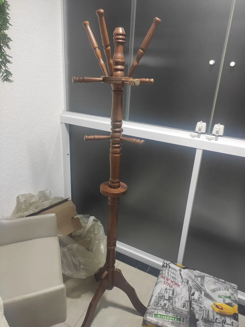 Cabideiro de madeira clássico