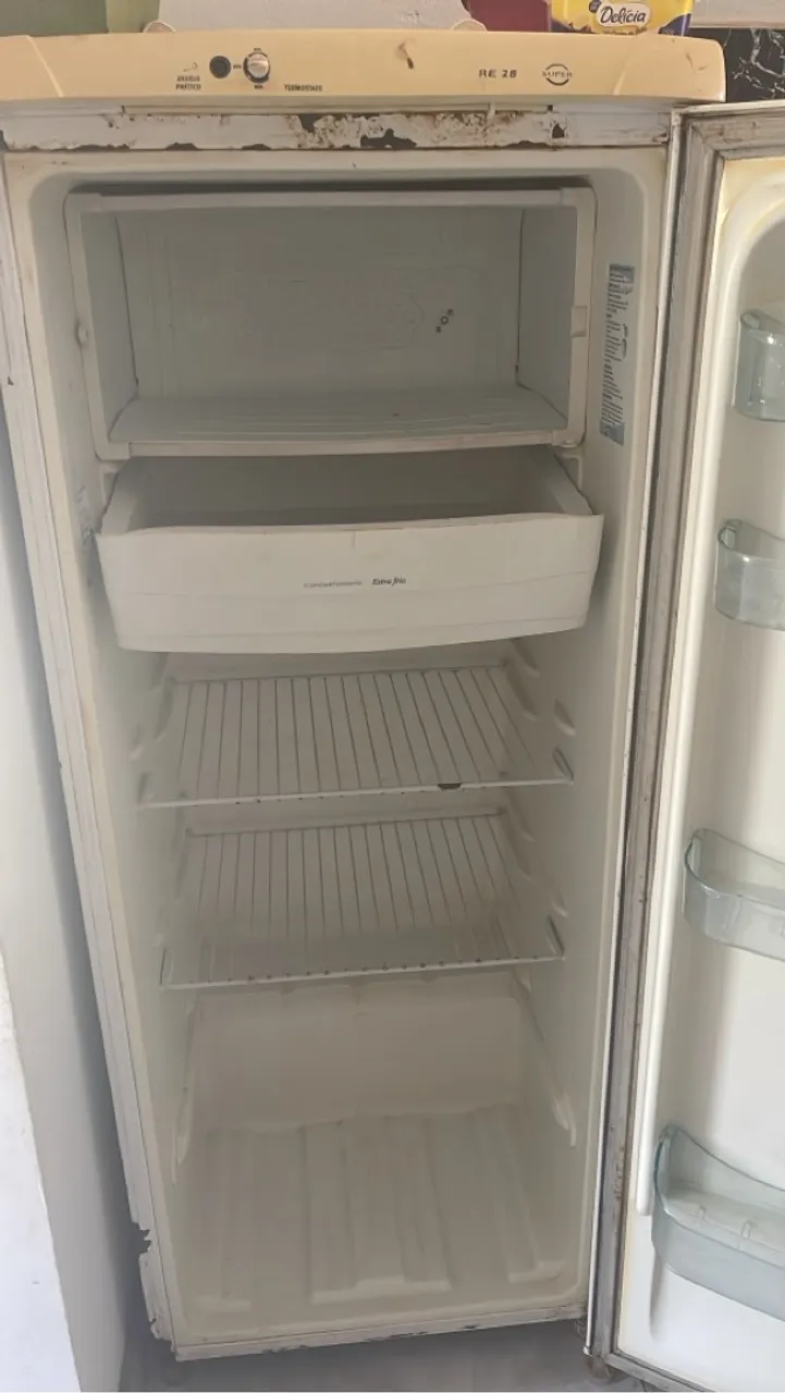 Vendo geladeira com defeito no termostato NÃO ENTREGO