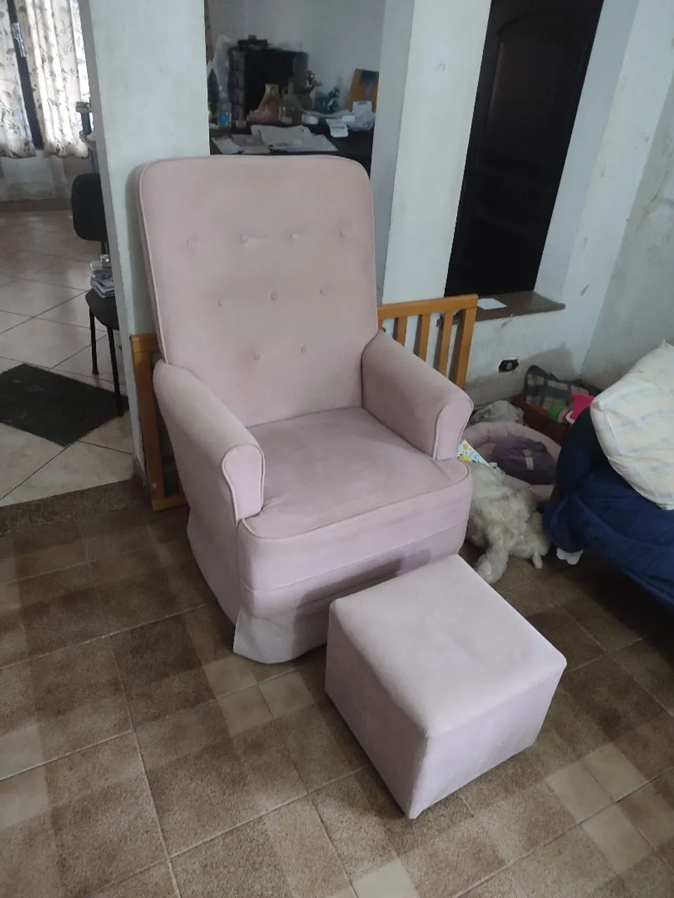 Poltrona de amamentação com Puff