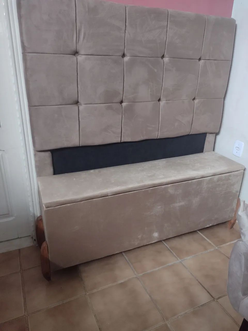 cabeceira até o chão com baú retro pronta entrega 