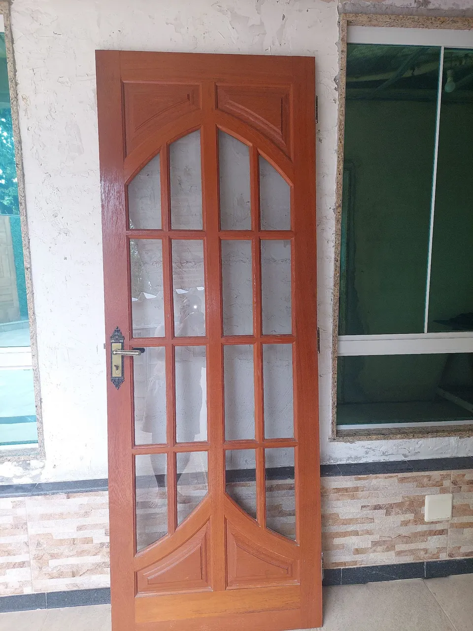 Porta de Madeira com Vidro - Elegância e Charme