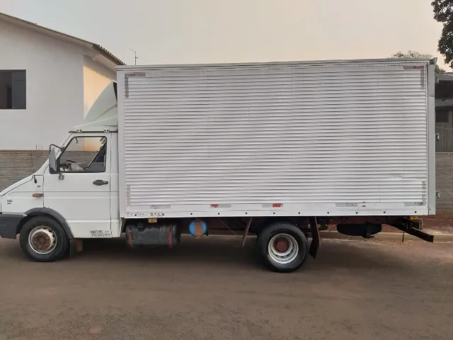 Iveco Daily 6012; Furgão; 4,00T/122CV; ano 2004.
