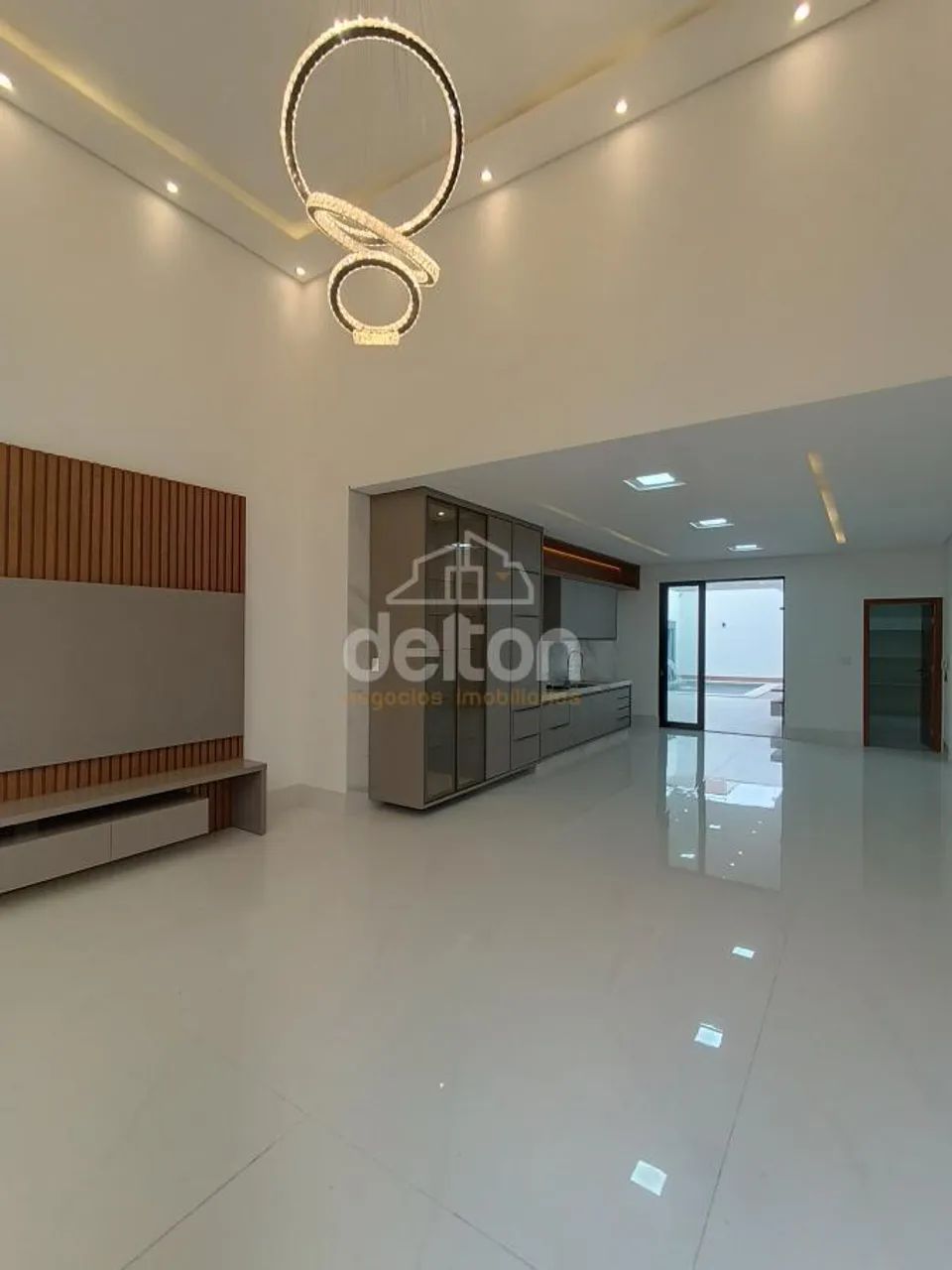 Casa para Venda em Governador Valadares, centro, 3 dormitórios, 3 suítes, 5 banheiros,