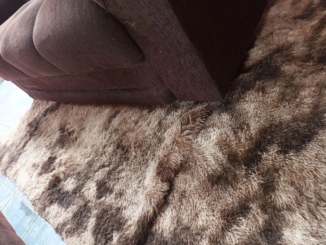 Sofa de 2 e 3 lugares marrom - Foto 3