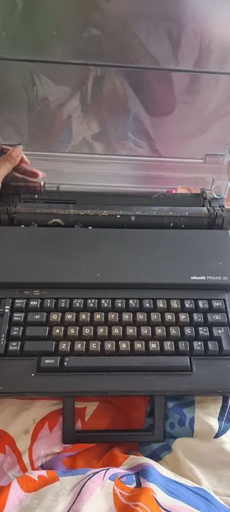 Máquina de escrever antiga - Foto 5