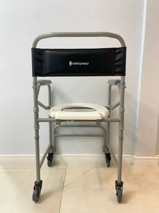 Cadeira de Banho com Rodas - Seminova - Foto 3