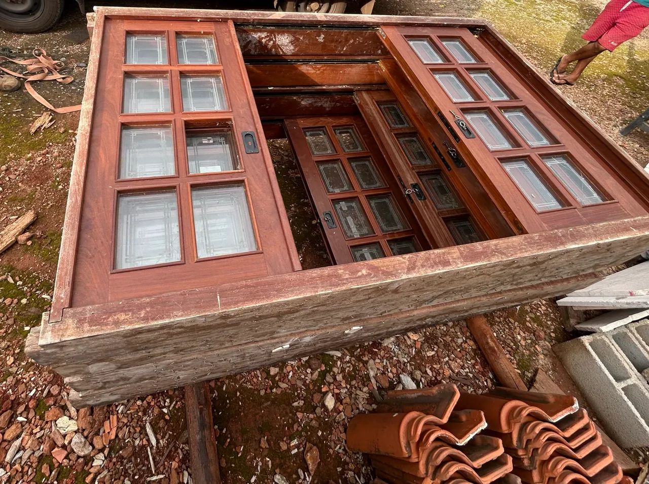 Vendo portas e janelas madeira maciça  - Foto 6