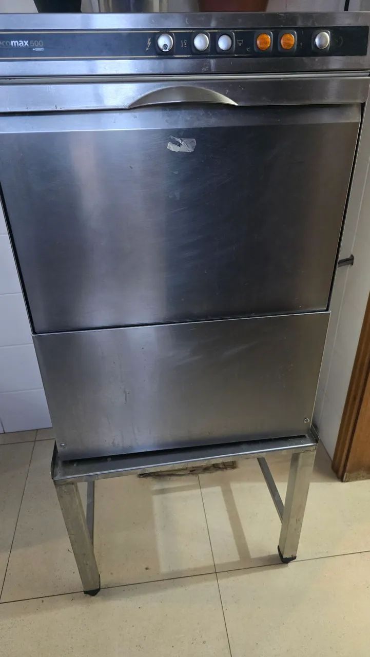 MÁQUINA DE LAVAR LOUÇA 