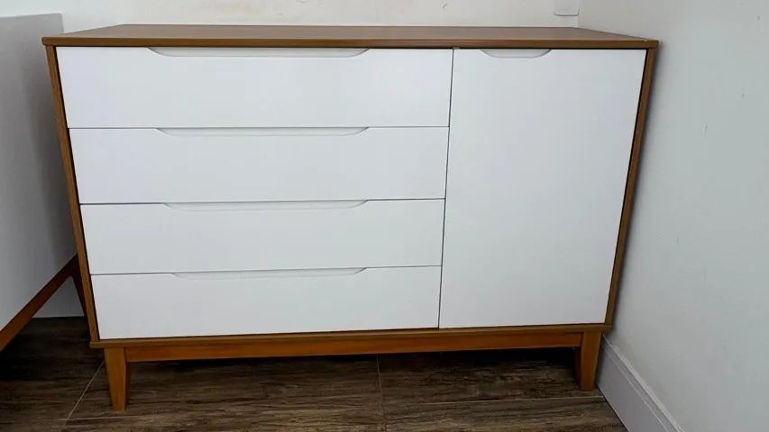 Cômoda Infantil 4 Gavetas e 1 Porta - Branco e Amadeirado