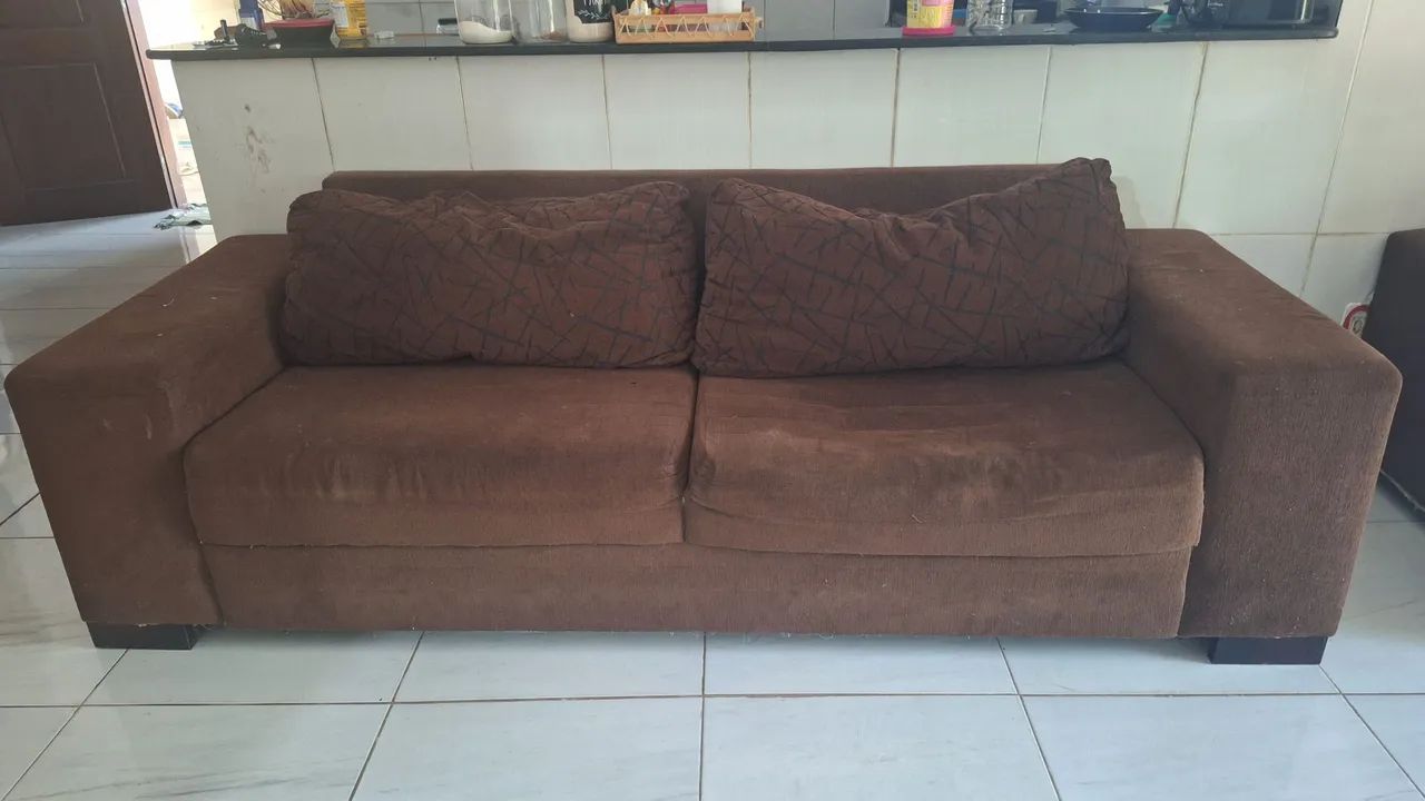 Sofá - 2,36 comprimento, 56cm de altura, 85 largura.