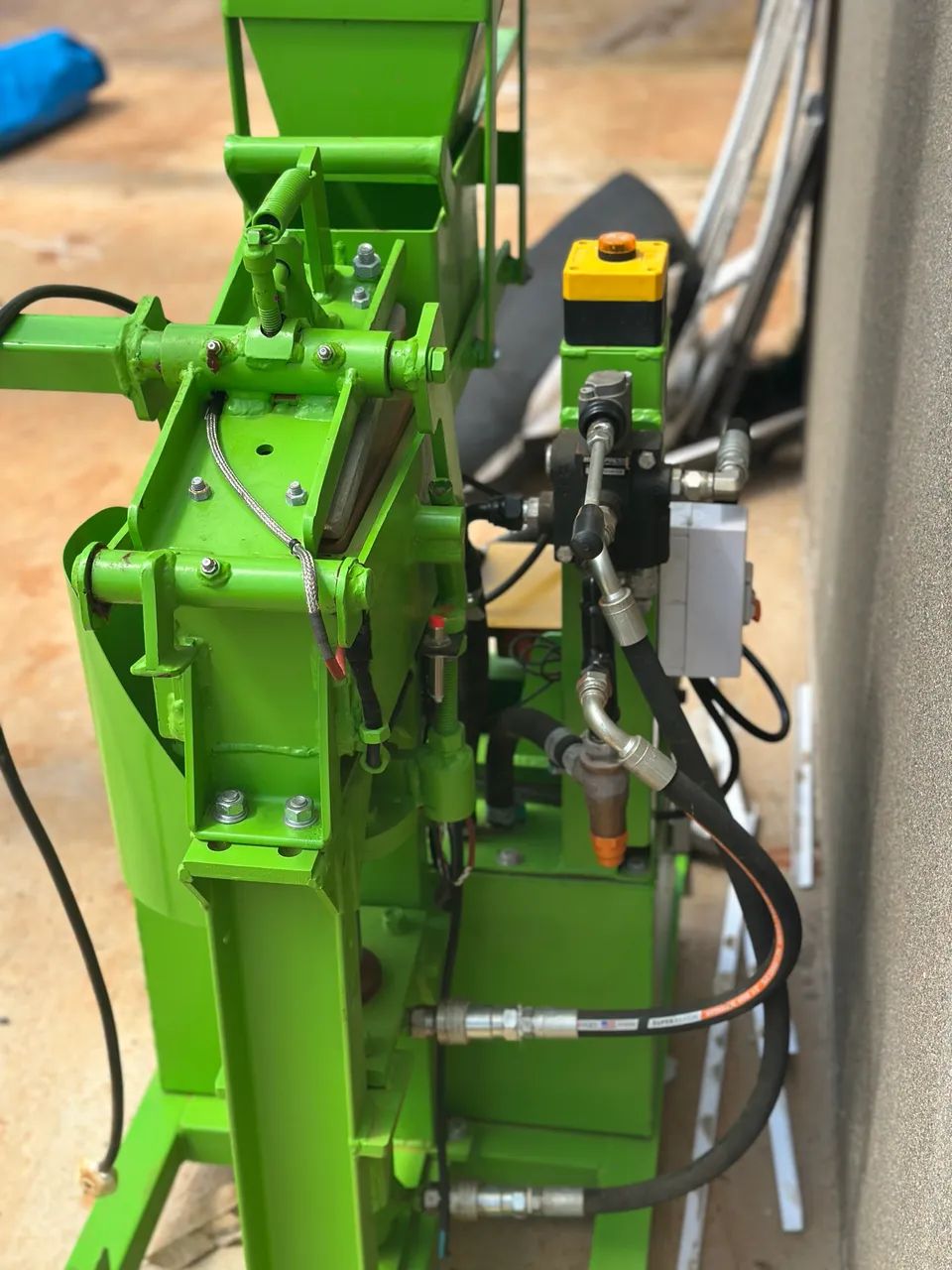 Máquina de fabricar tijolos ecológico - SUPER BARATO - Foto 6