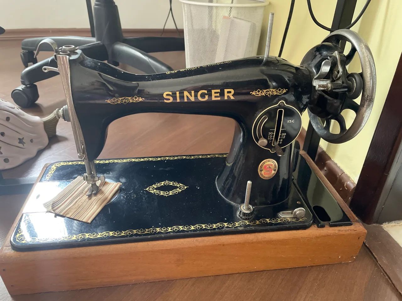 Máquina singer preta