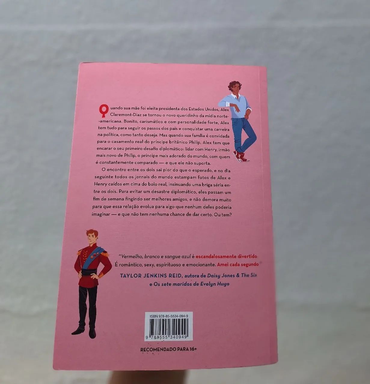 Vermelho, Branco e Sangue Azul - Casey McQuiston | Livro em ótimo estado  - Foto 2