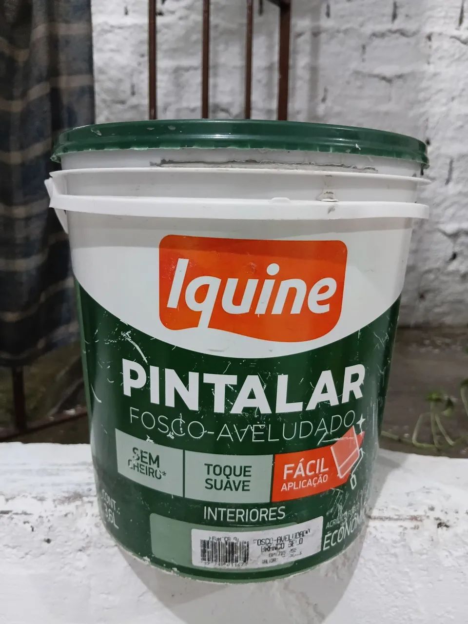 Iquine Wall Paint