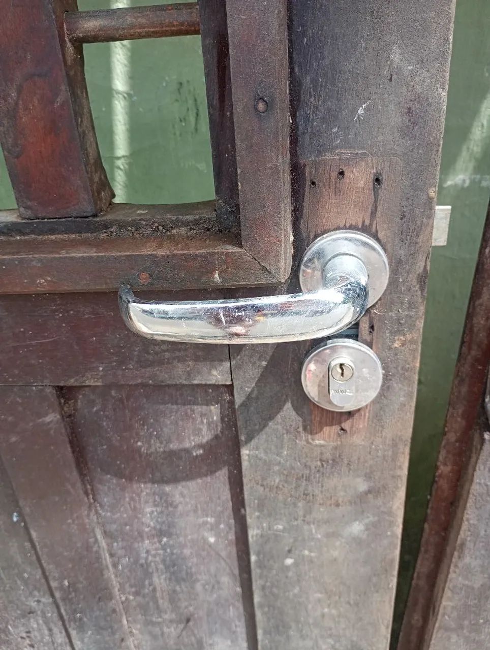 Vendo uma porta veneziana madeira Massaranduba 90por 2,10 Josafá *27 - Foto 3