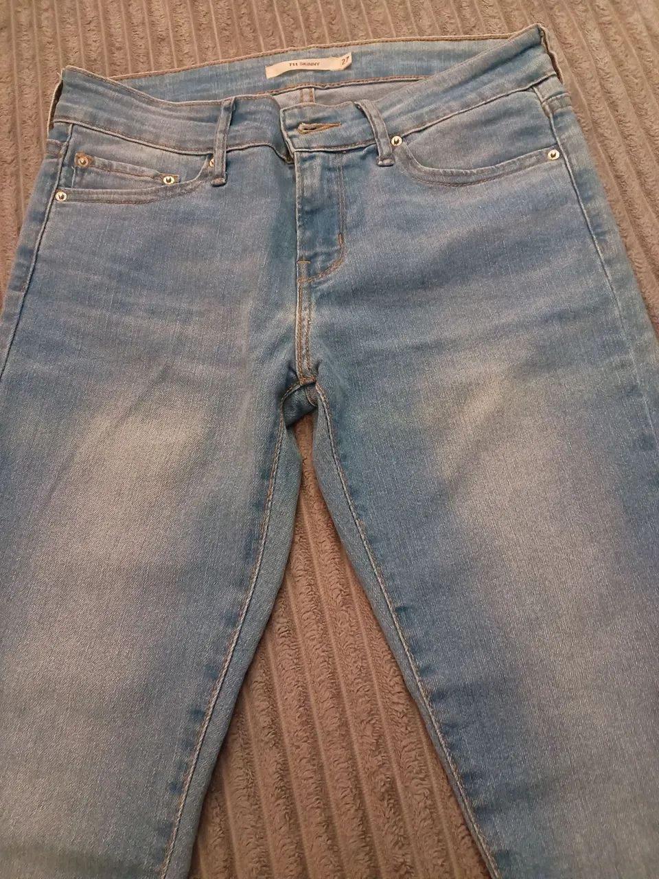Calça Levis Strauss skine semi nova  - Foto 2