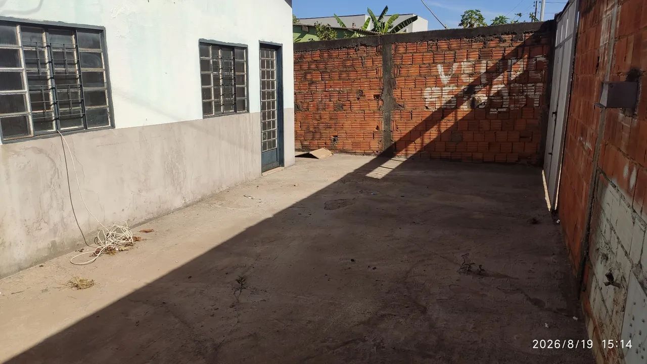 Aluga-se casa 3 quartos Guaíra 1