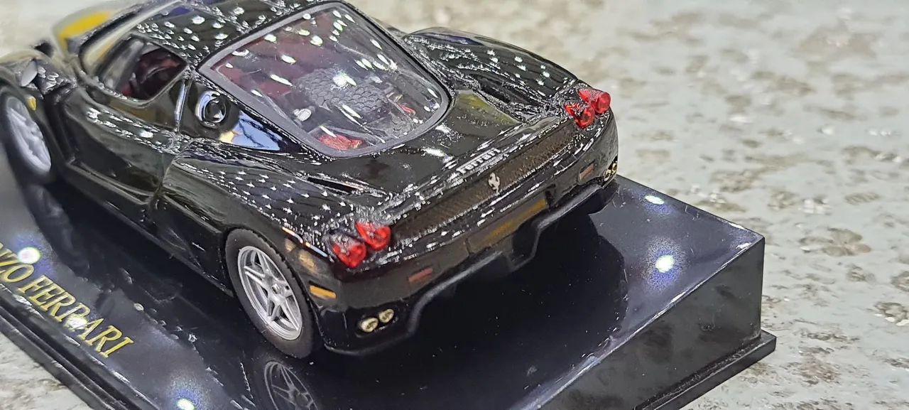 Miniatura 1:43 - Ferrari Enzo 2002 com acrilico  - Foto 5