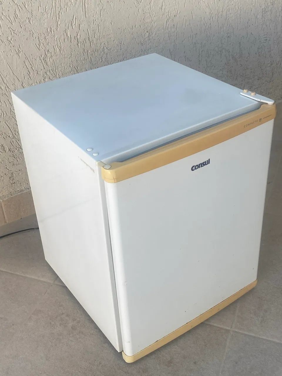 Frigobar Consul 80 Litros Compacto - 127V (Gelando Perfeitamente)