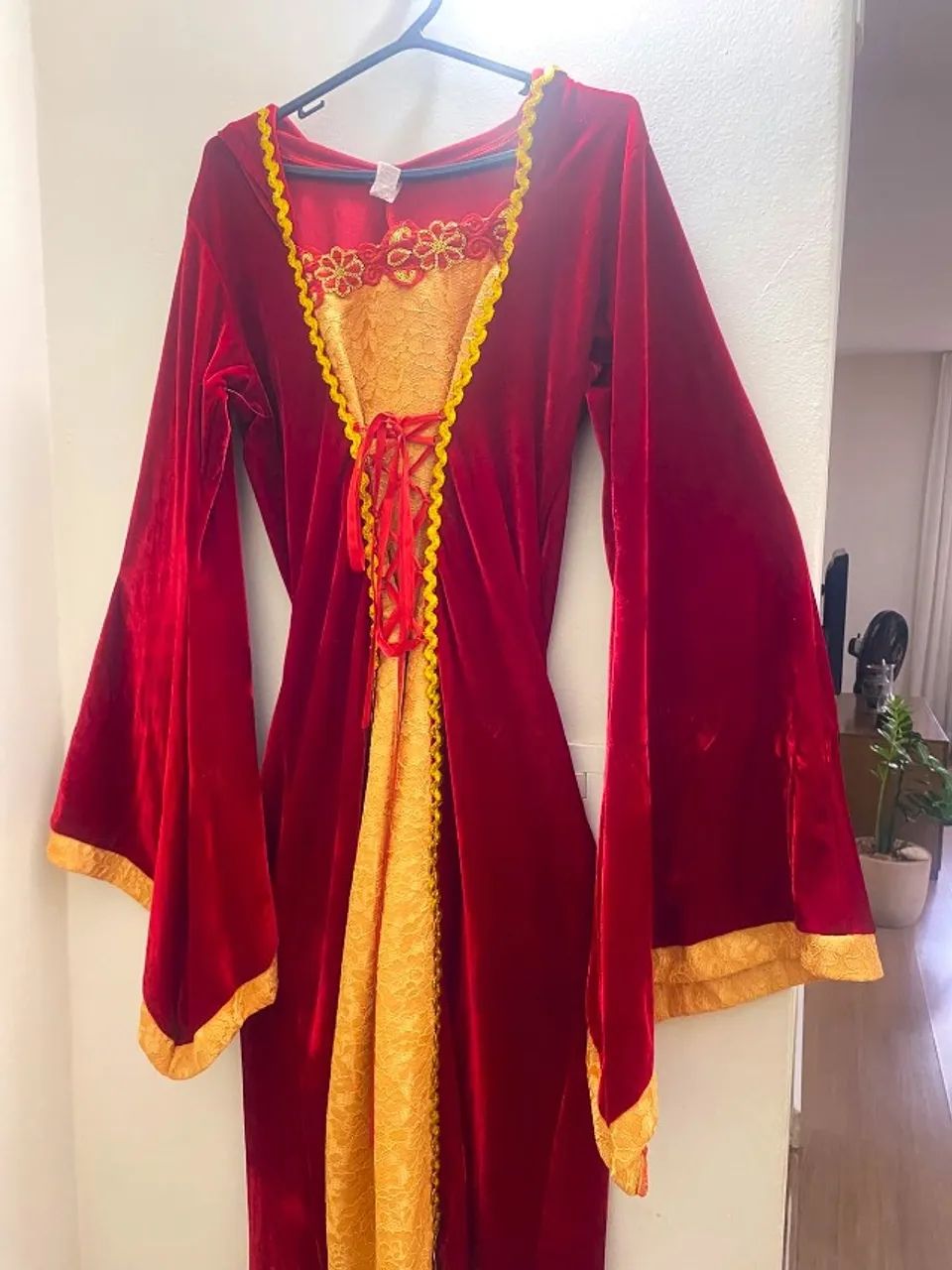 Vestido Medieval com Capuz  - Foto 2