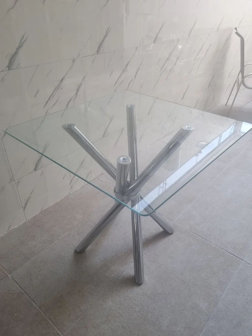 Mesa em vidro base cromada 80x80x75cm