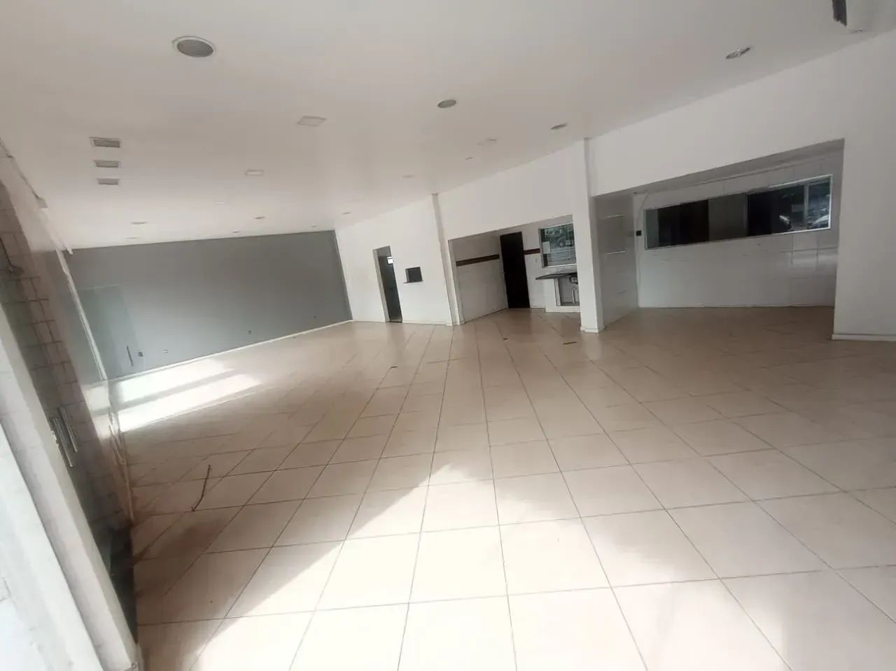 ALUGUEL DE PONTO COMERCIAL Local: Centro, Rua Ferreira Pena. Tipo: térrea - Foto 3