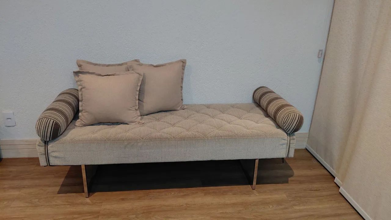 Recamier: 1,70 X 60 (medida com almofada)