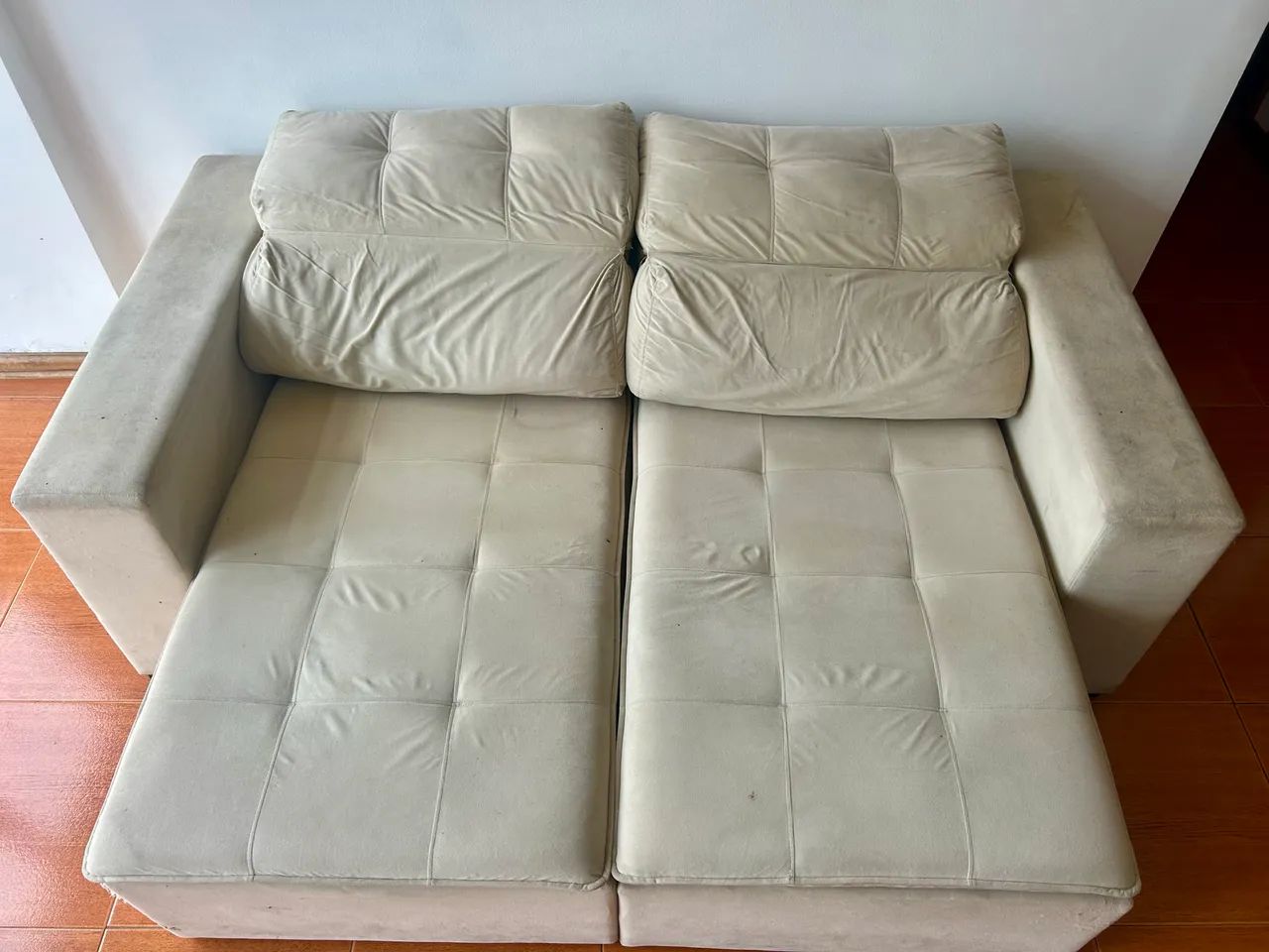 Sofá confortável retrátil 2 lugares bege