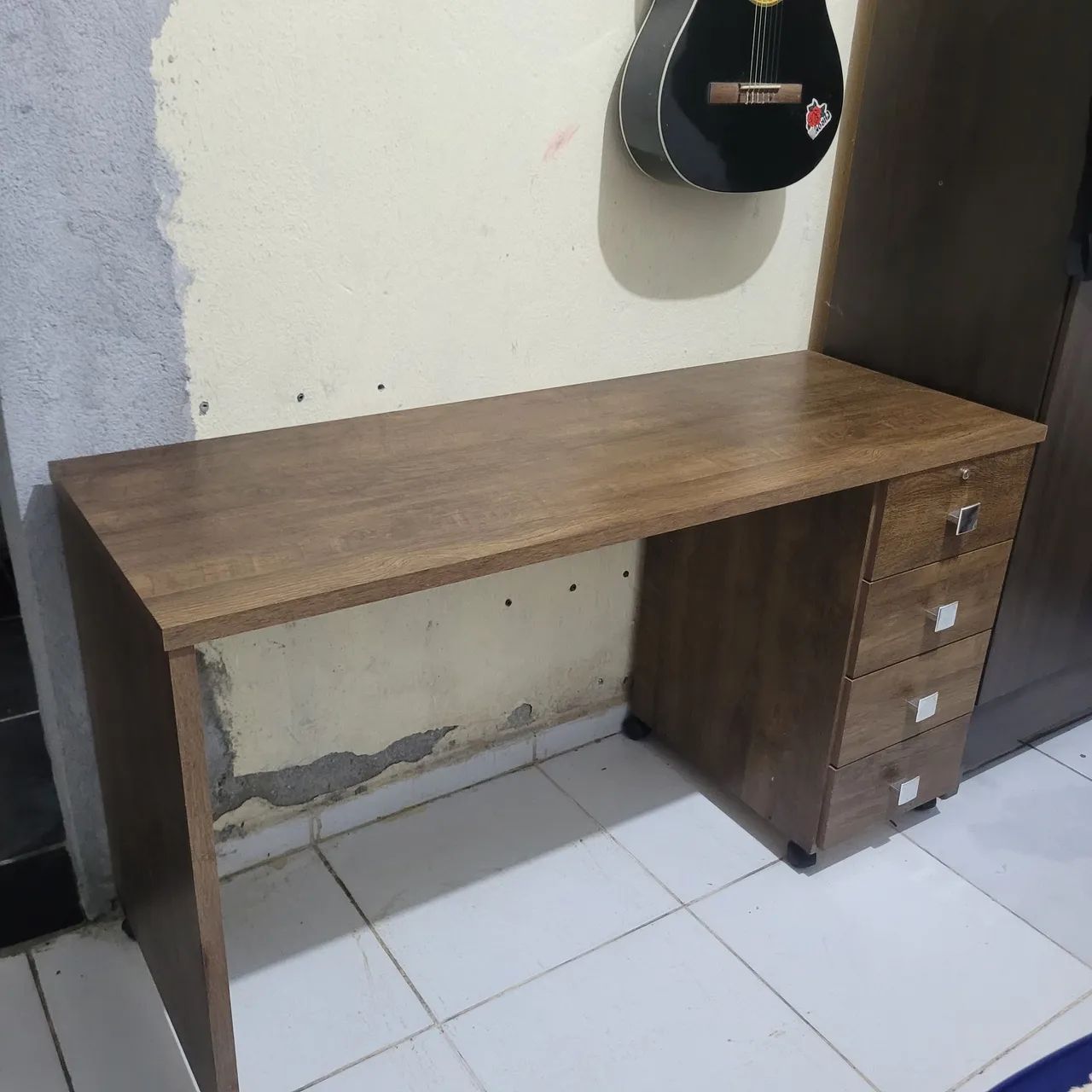 Escrivaninha com 4 gavetas  - Foto 2