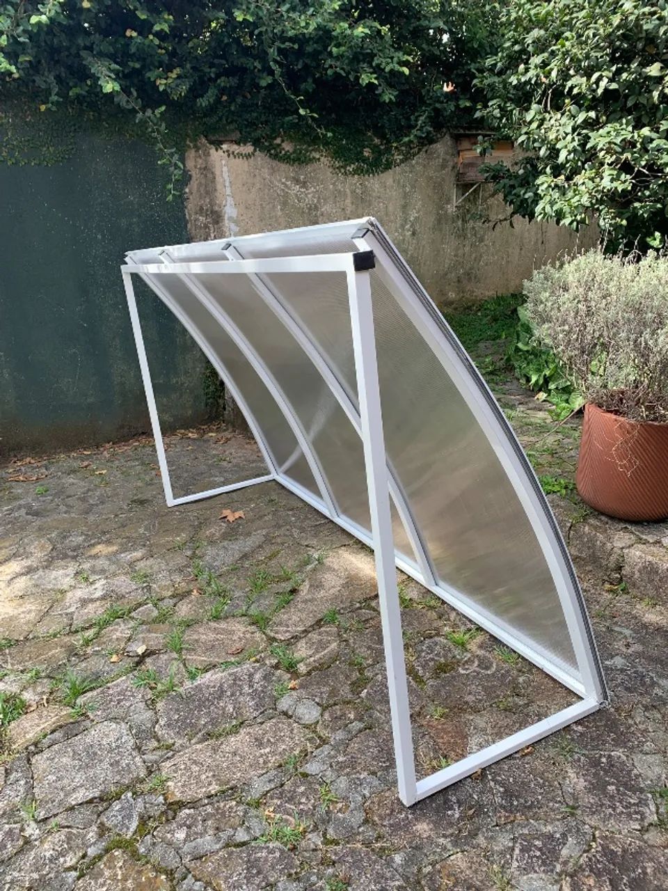 Toldo policarbonato e metalon - Foto 4