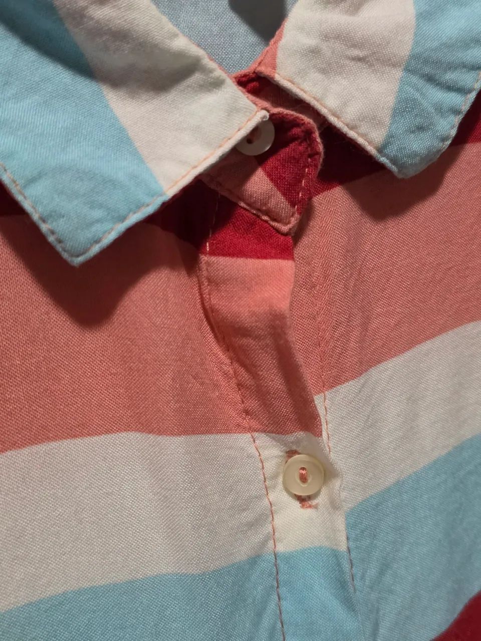 Camiseta com botões Listrada - Foto 4