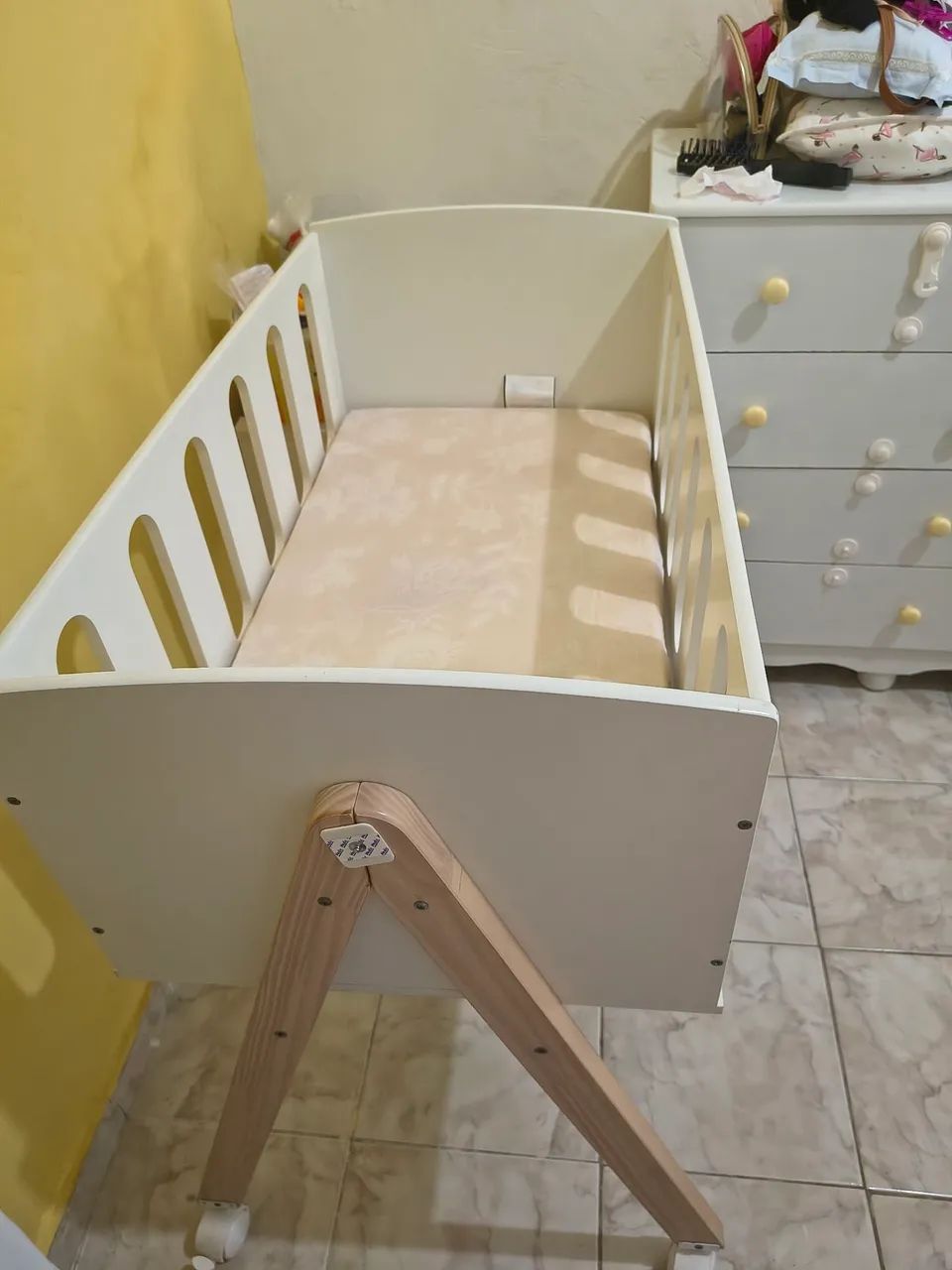 Berço e cômoda com trocador e colchão  - Foto 5