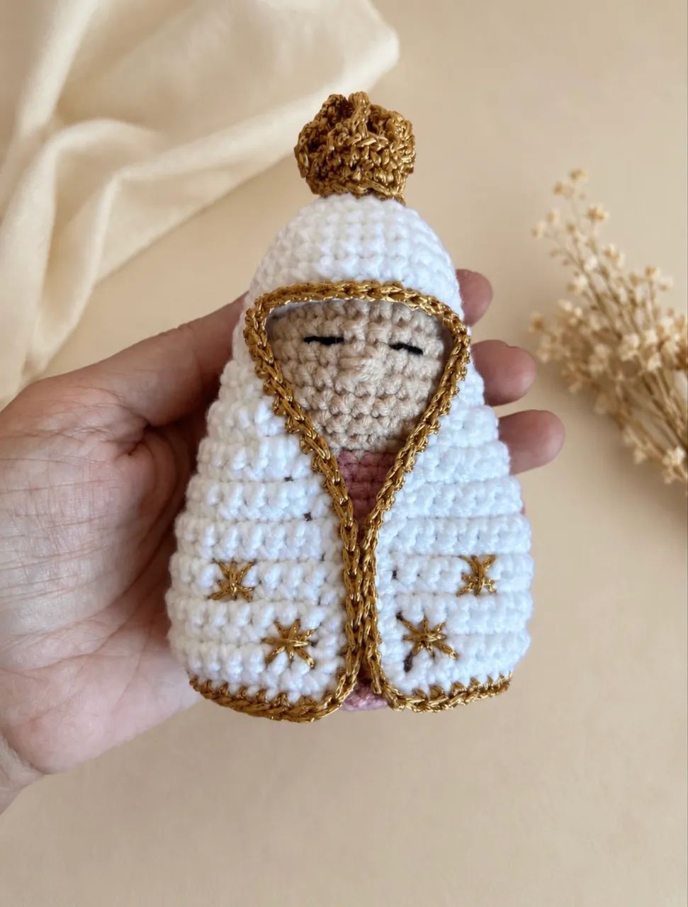 Mini Santinha de amigurumi - Foto 5