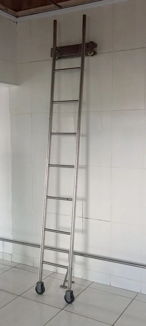 ESCADA DESLIZANTE COM SUPORTE AÇO 