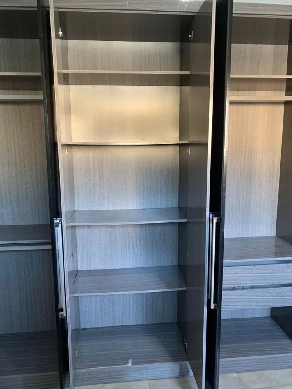 Guarda roupas 6 portas 350,00 - Foto 3