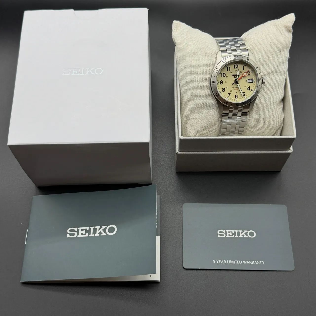 Seiko 5 Sport Field GMT  - Foto 3