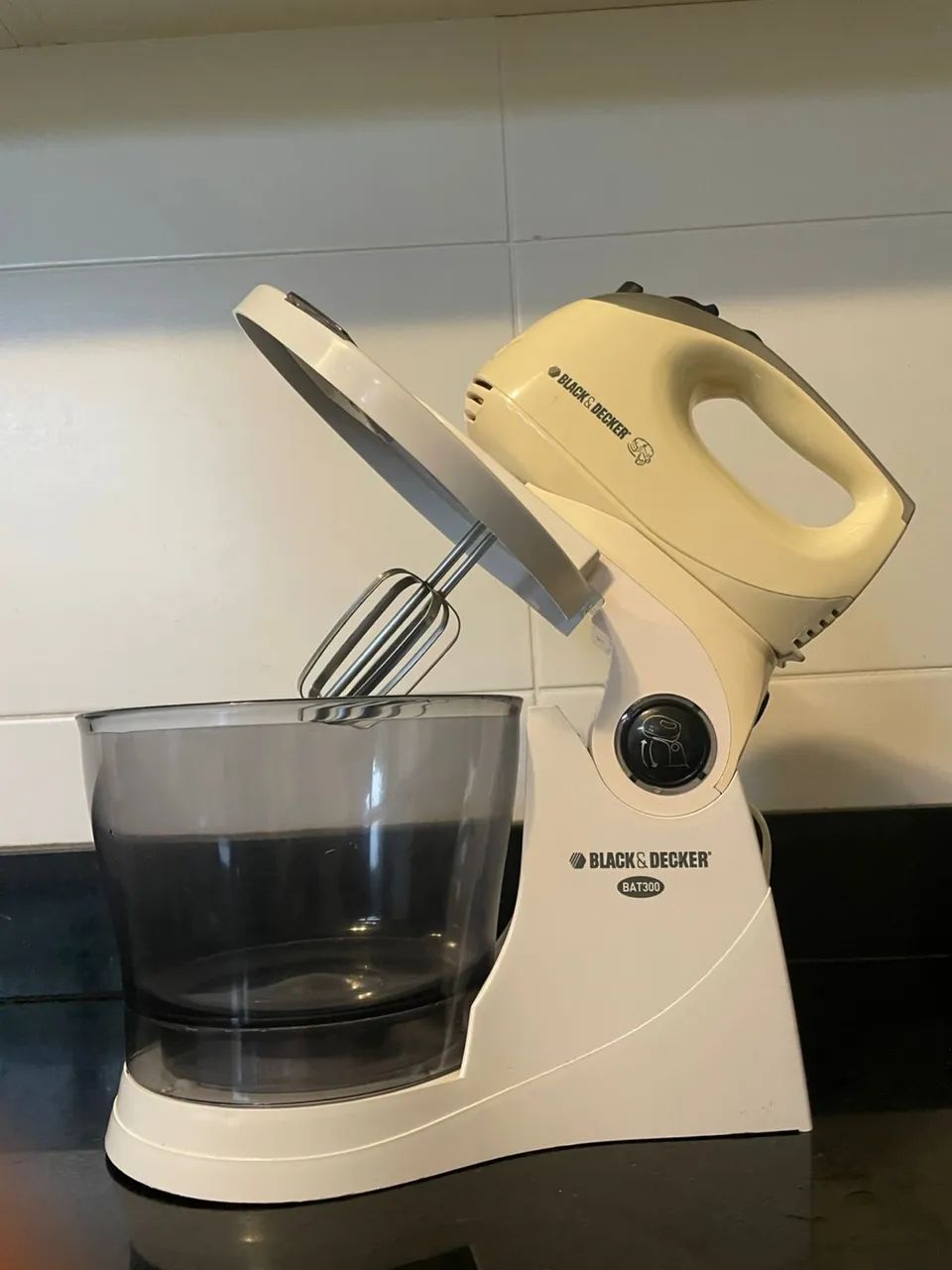 Batedeira black Decker BAT 300 - Foto 2