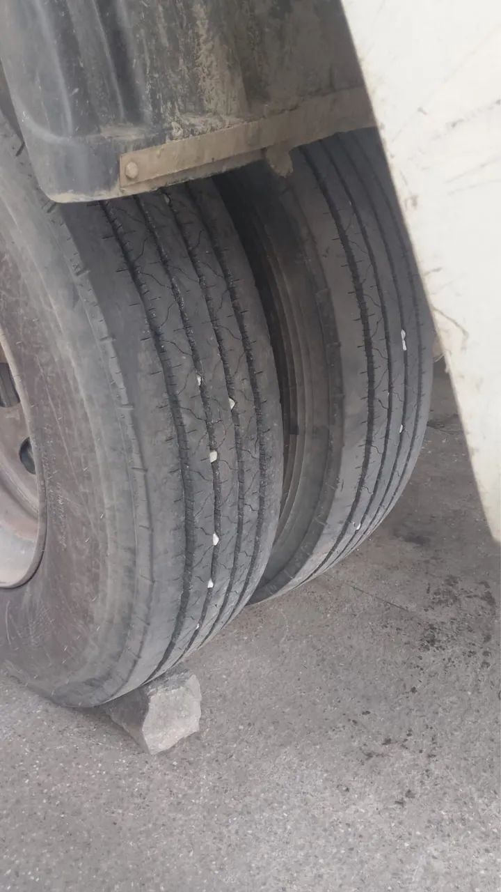 Vendo poli com 5 caixas de 5m3 sendo um com tampa! - Foto 4