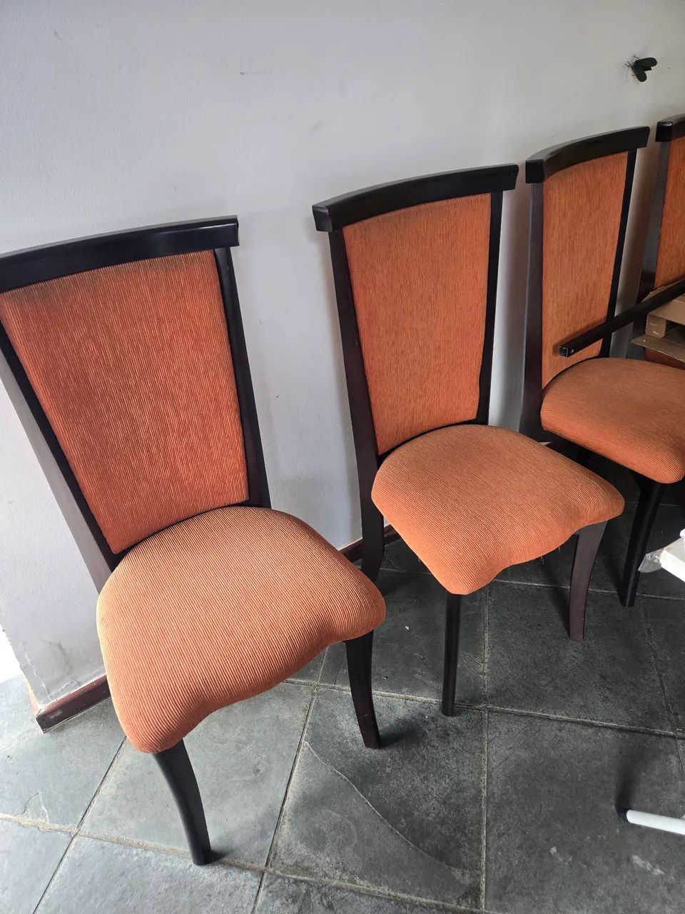 Cadeiras estofadas de madeira para sala  - Foto 2