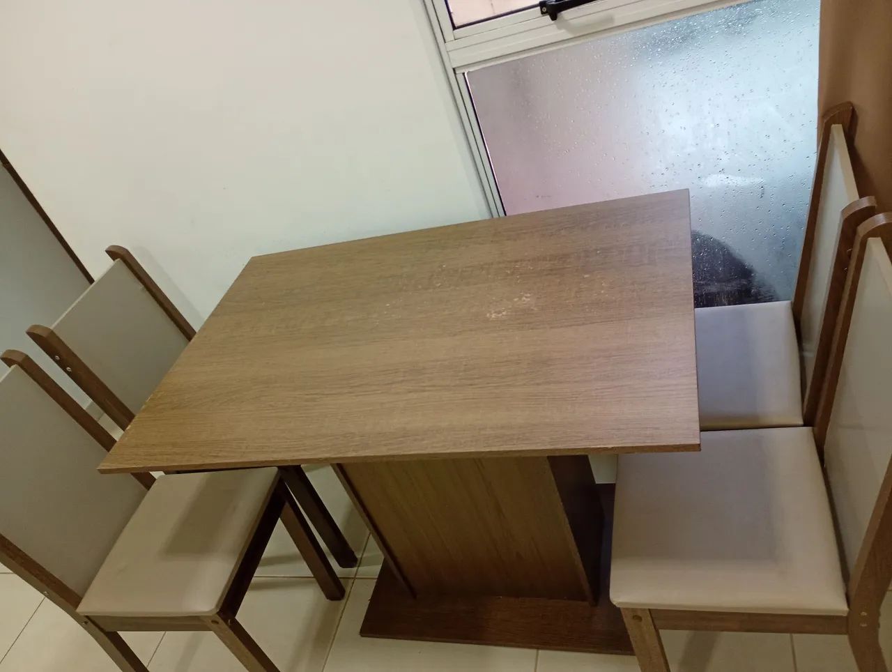 Conjunto Mesa de Jantar Retangular Bulgária 135 cm + 4 Cadeiras de Madeira