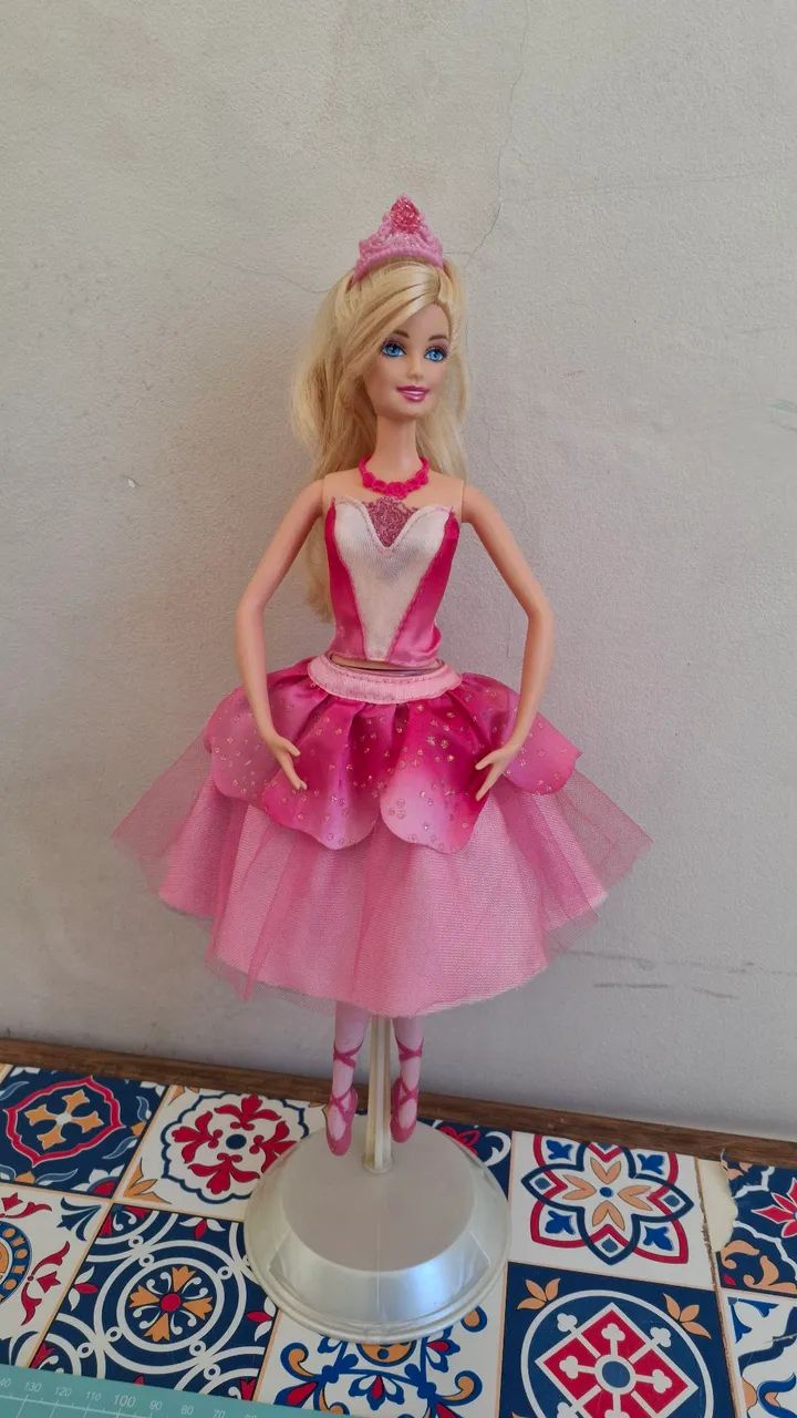 BONECA BARBIE SAPATILHAS MÁGICAS 