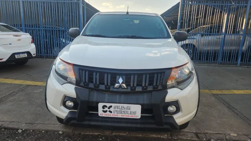 Mitsubishi L200 2023
