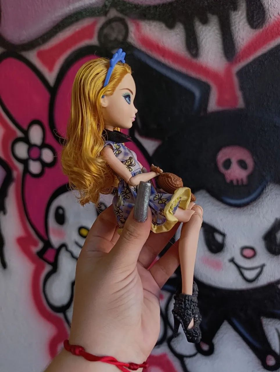 Boneca Blondie Lockes de Ever After High Original com Acessórios - Foto 2
