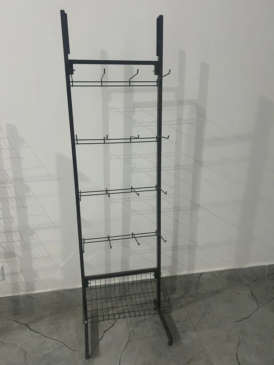 Expositor com gancheira 