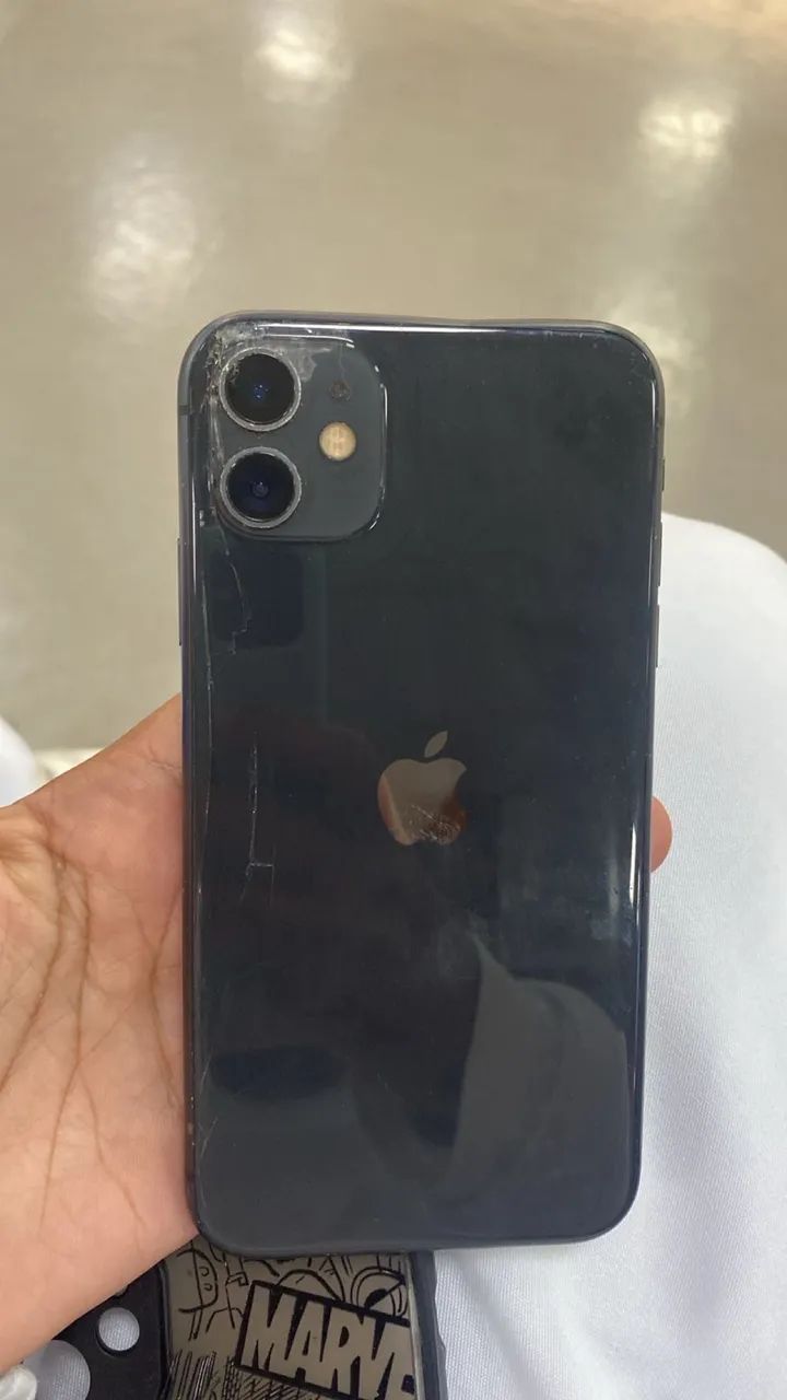 Vendo iPhone 11 64g,bateria 94%celular meu uso irei comprar outro