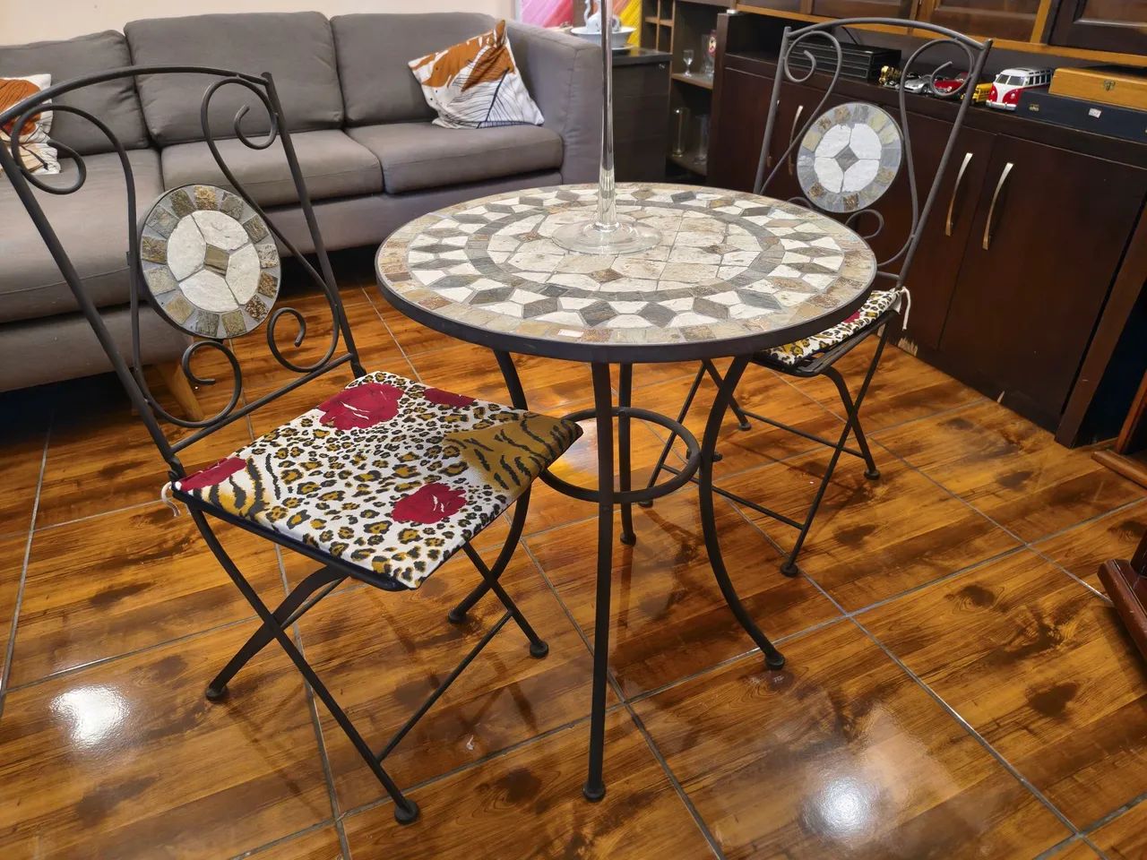 Mesa de jardim de ferro com 2 cadeiras dobráveis  - Foto 5